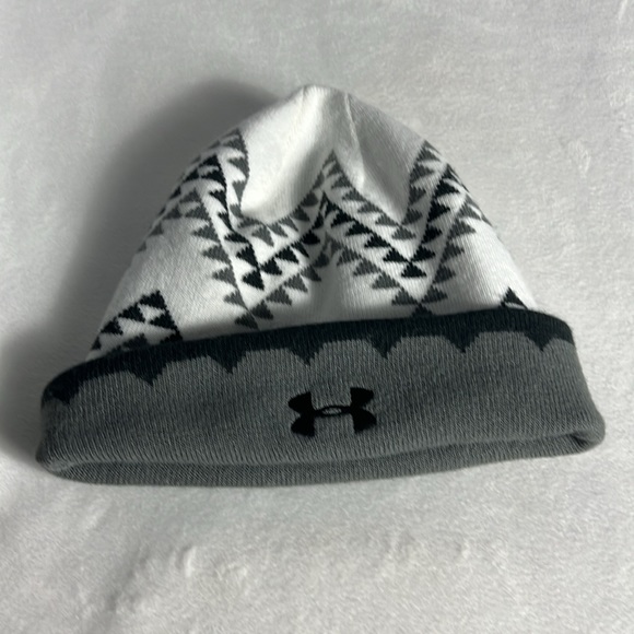 Under Armour Reversible Gray White Black Toboggan Beanie - Picture 5 of 5